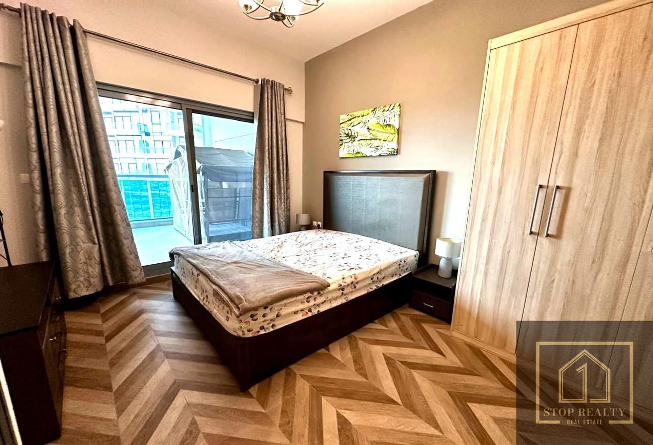SPACIOUS UNIT | FULLY FURNISHED | VACANT NOW photo 5