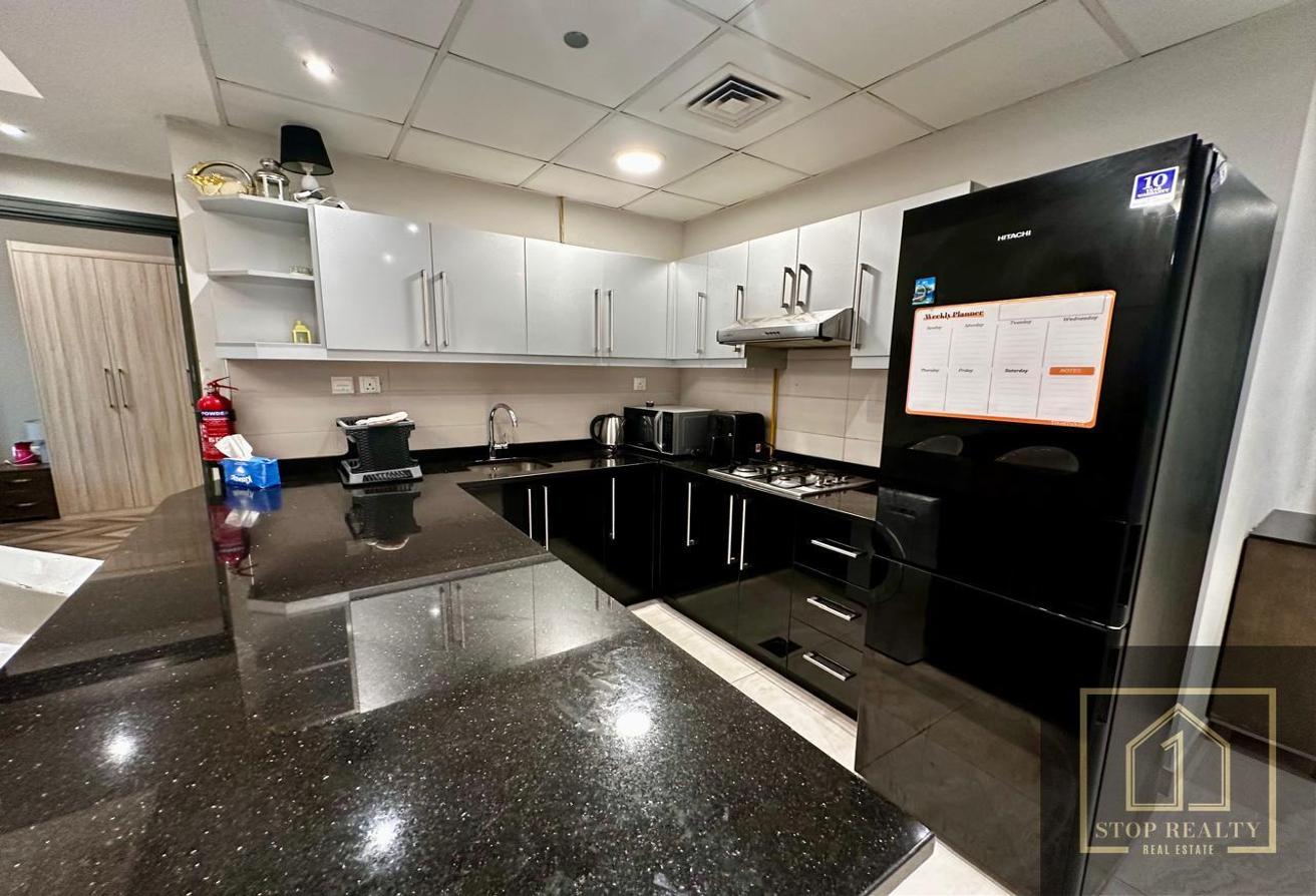 SPACIOUS UNIT | FULLY FURNISHED | VACANT NOW photo 9