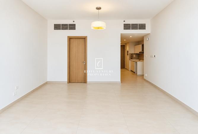HIGH FLOOR | BRIGHT AND AIRY | SPACIOUS photo 3