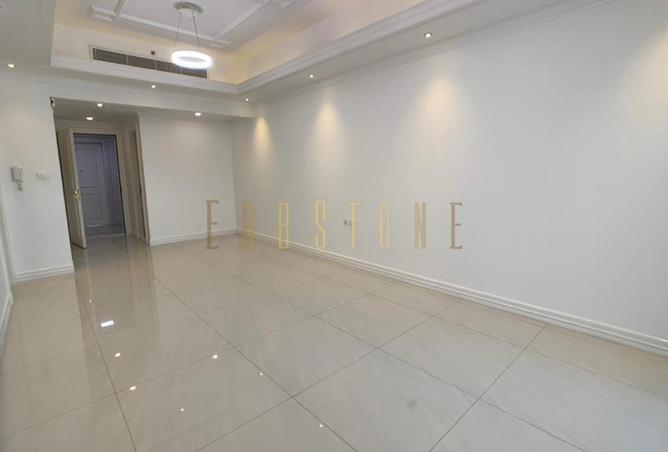 1-bed apartment in Vincitore Palacio · Pool view — photo 3