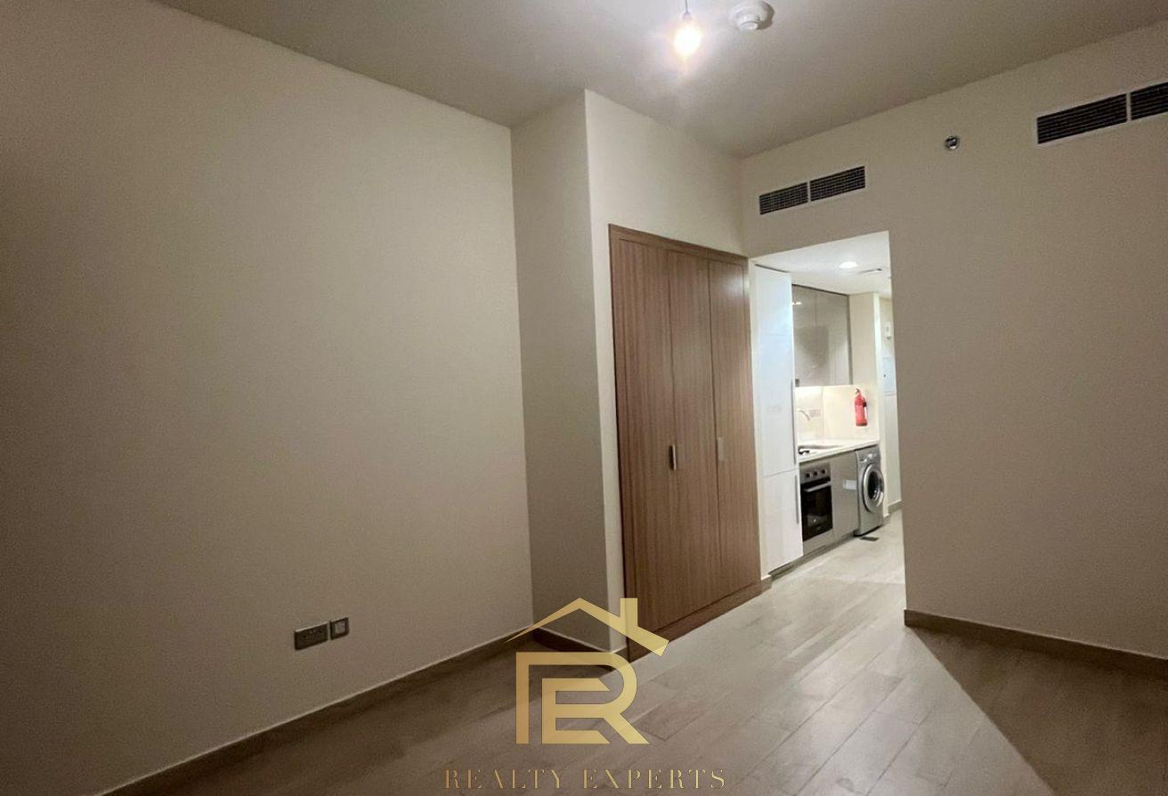 Hot Deal | Modern Studio with Balcony | Pool & Gym photo 4