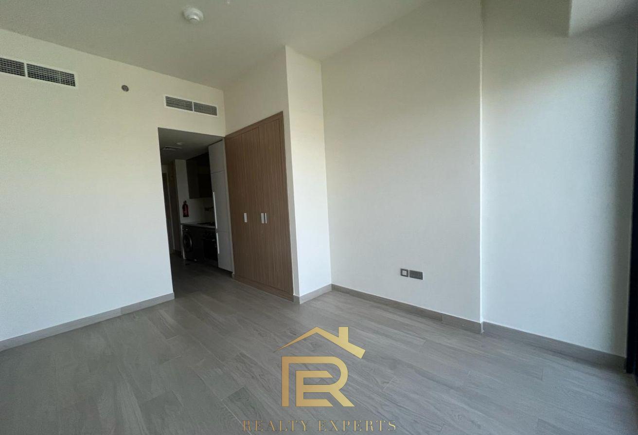 Hot Deal | Modern Studio with Balcony | Pool & Gym photo 2