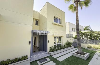 Villa - 4 - 5 for rent in Meadows 2 - Meadows - Dubai