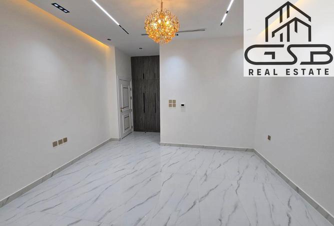 127005229 - Property Image 3