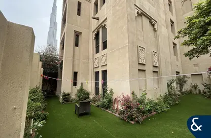 شقة - 2 غرف نوم - 3 حمامات للبيع في ينسون 2 - ينسون - دبي القديمة - وسط مدينة دبي - دبي