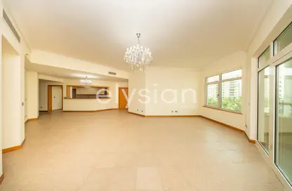 Apartment - 3 Bedrooms - 4 Bathrooms for rent in Al Msalli - Shoreline Apartments - Palm Jumeirah - Dubai