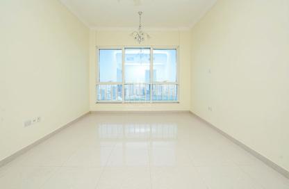 Apartment - 4 - 5 for rent in Sarh Al Emarat Tower - Al Majaz 3 - Al Majaz - Sharjah