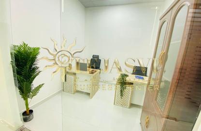 Office Space - Studio - 1 Bathroom for rent in Red Avenue - Al Garhoud - Dubai