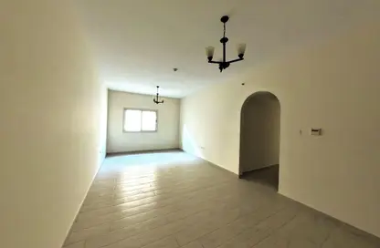 شقة - 3 غرف نوم - 3 حمامات للايجار في مجمع مويلح - تجارية مويلح - الشارقة