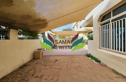 Villa - 4 Bedrooms - 4 Bathrooms for rent in Jumeirah 1 Villas - Jumeirah 1 - Jumeirah - Dubai