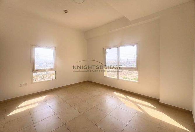 High-Floor | Vacant | Closed Kitchen | 2 Baths photo 2