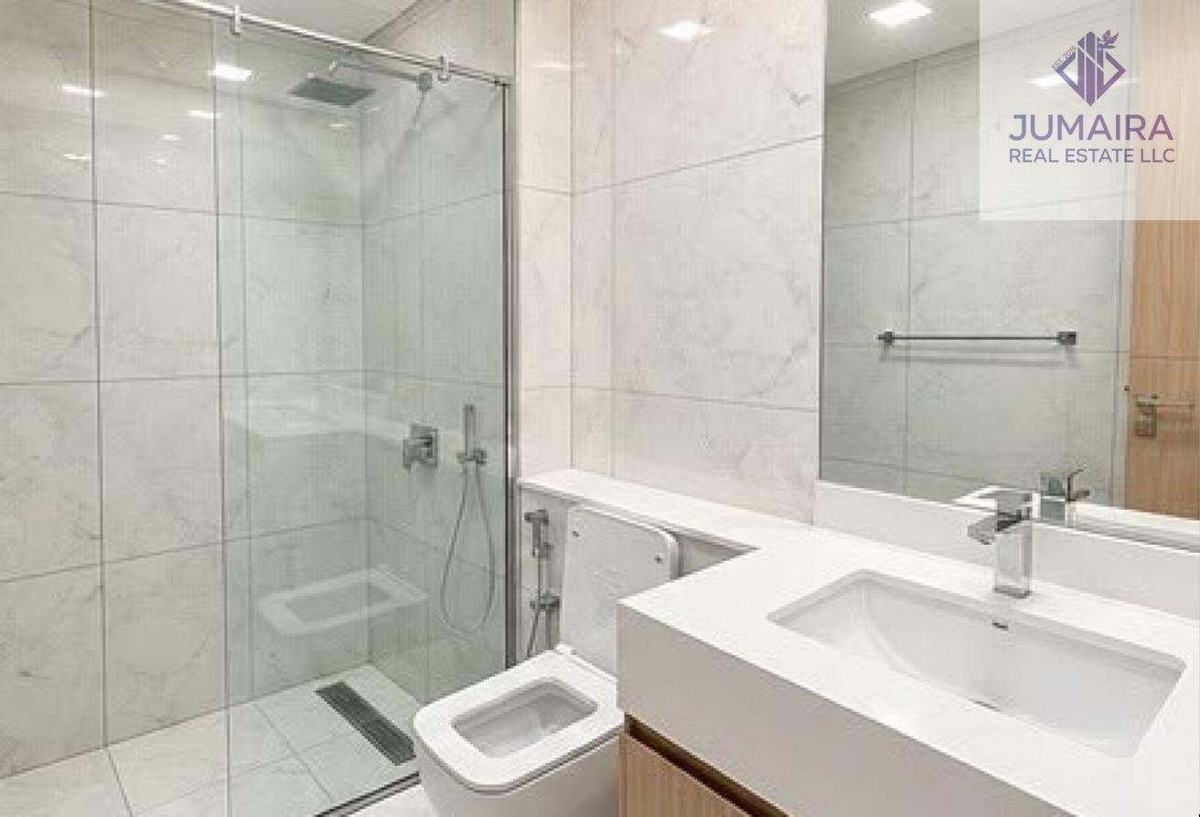 Modern 1BR | Prime Waterfront Location