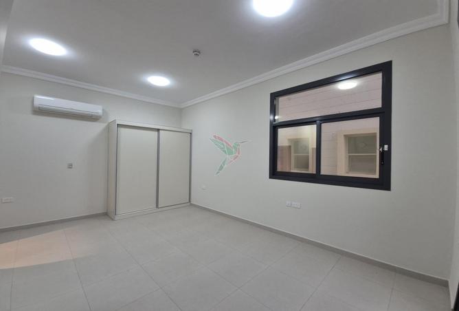 مثل جديد 2 غرفة نوم مع شرفة بالقرب من منطقة المدارس