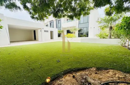 Villa - 5 Bedrooms - 5 Bathrooms for rent in Jumeirah 1 Villas - Jumeirah 1 - Jumeirah - Dubai