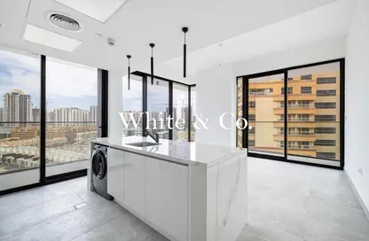 شقة - غرفة نوم - 2 حمامات للبيع في كاتش ريزيدينس لاي جي او - الضاحية 12 - قرية جميرا الدائرية - دبي