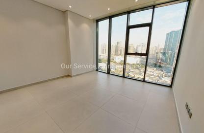 Apartment - 2 - 2 for rent in Shadow Tower - Al Mamzar - Sharjah - Sharjah