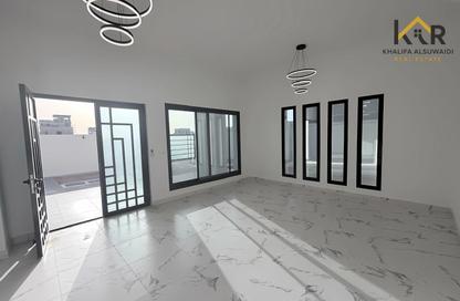 Villa - 4 Bedrooms - 5 Bathrooms for rent in Al Aweer 1 - Al Aweer - Dubai
