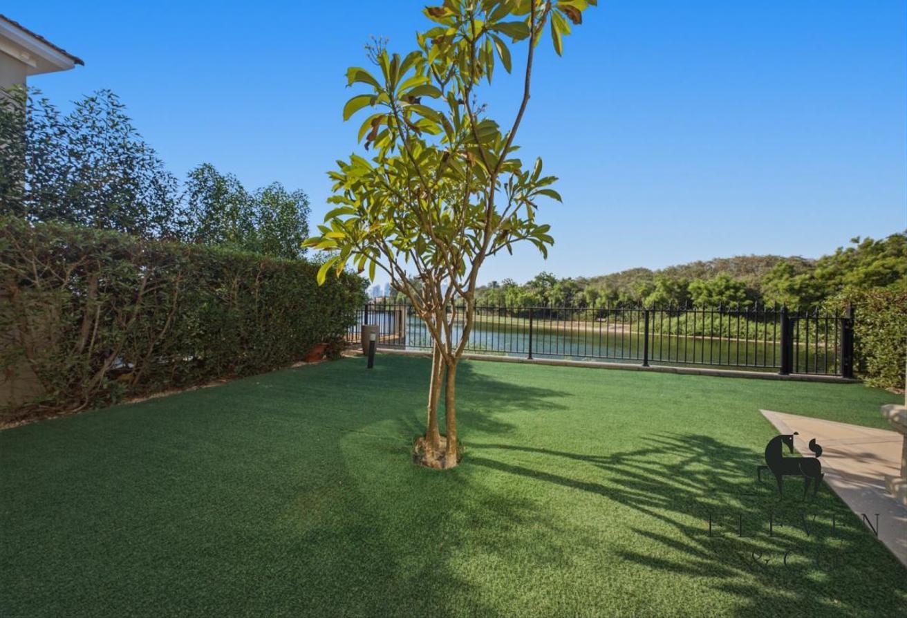 Beautifully Upgraded | Private Lakefront Villa photo 17