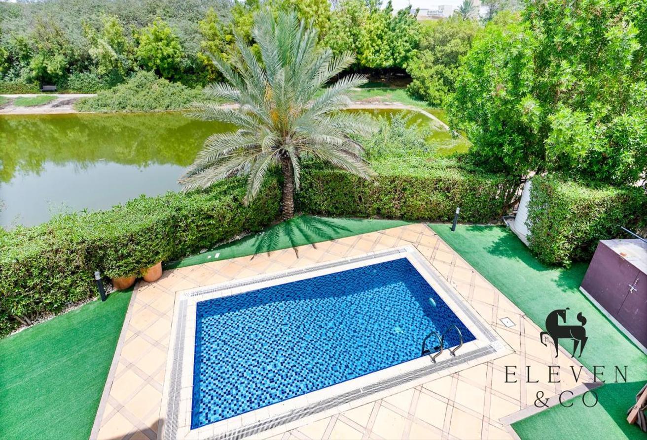 Beautifully Upgraded | Private Lakefront Villa photo 19