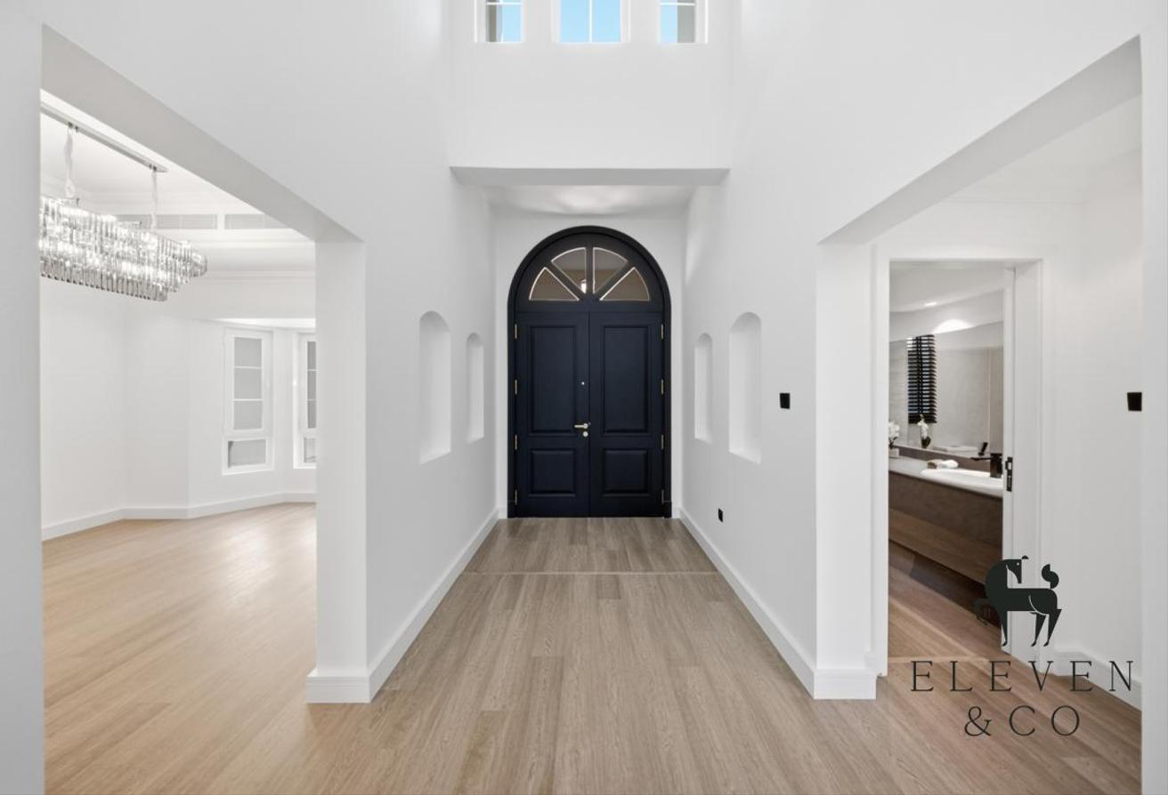 Beautifully Upgraded | Private Lakefront Villa photo 13