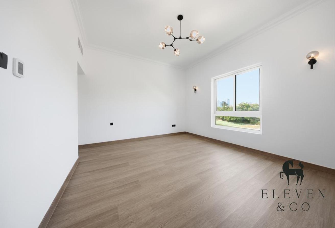 Beautifully Upgraded | Private Lakefront Villa photo 11