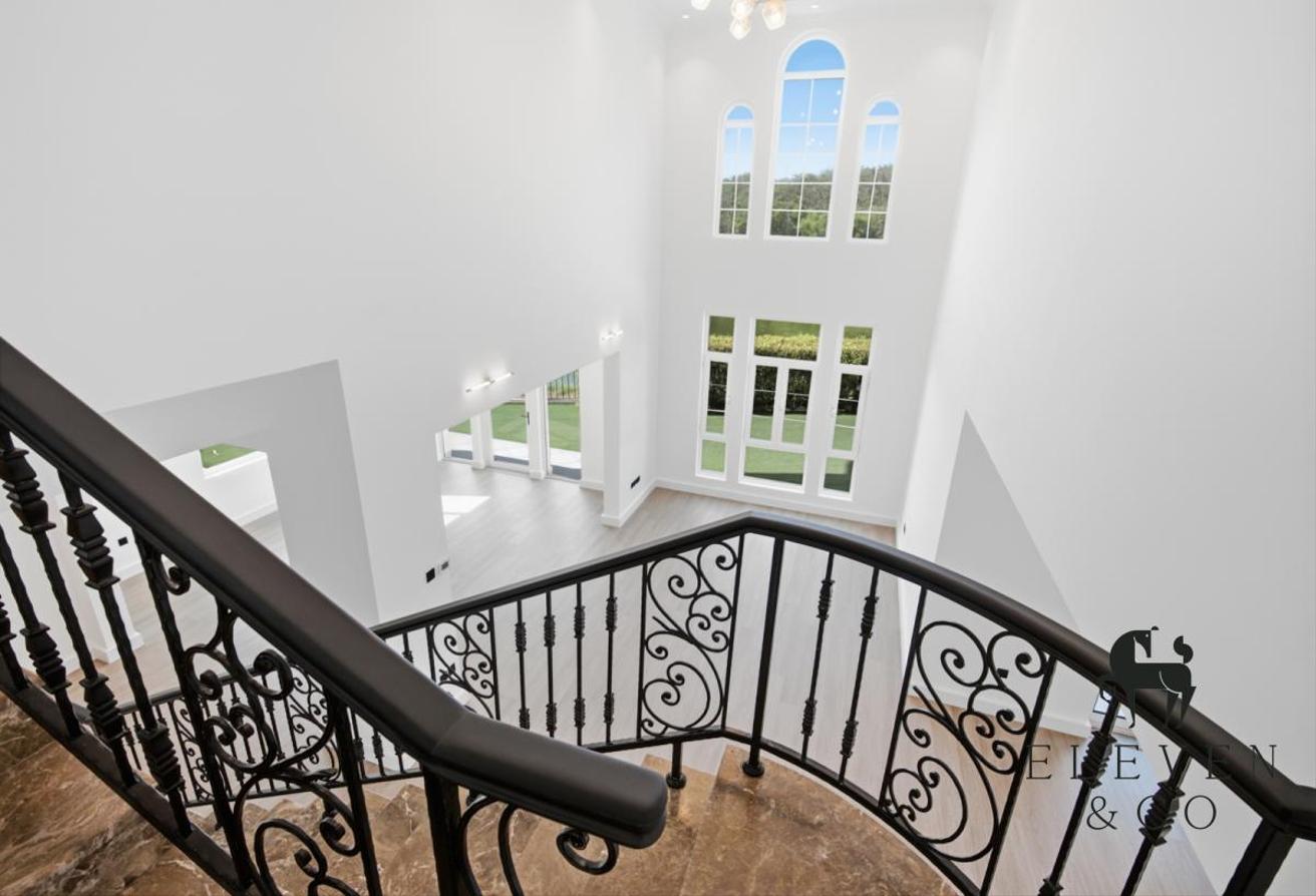 Beautifully Upgraded | Private Lakefront Villa photo 8