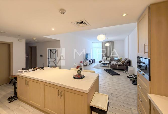 Vacant on October | Maid's Room | Best Price