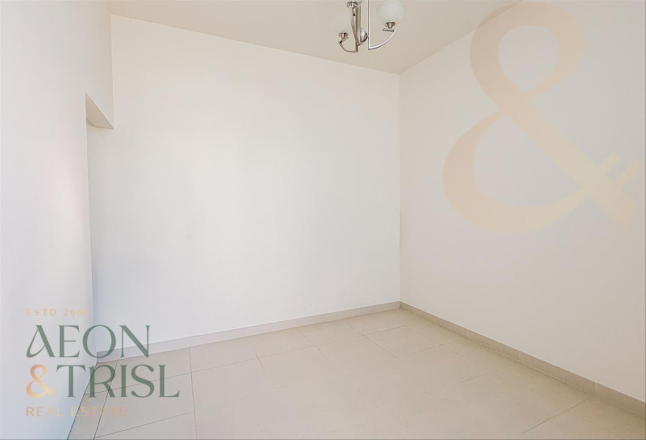 Semi-Furnished | Community View | Corner Unit photo 14