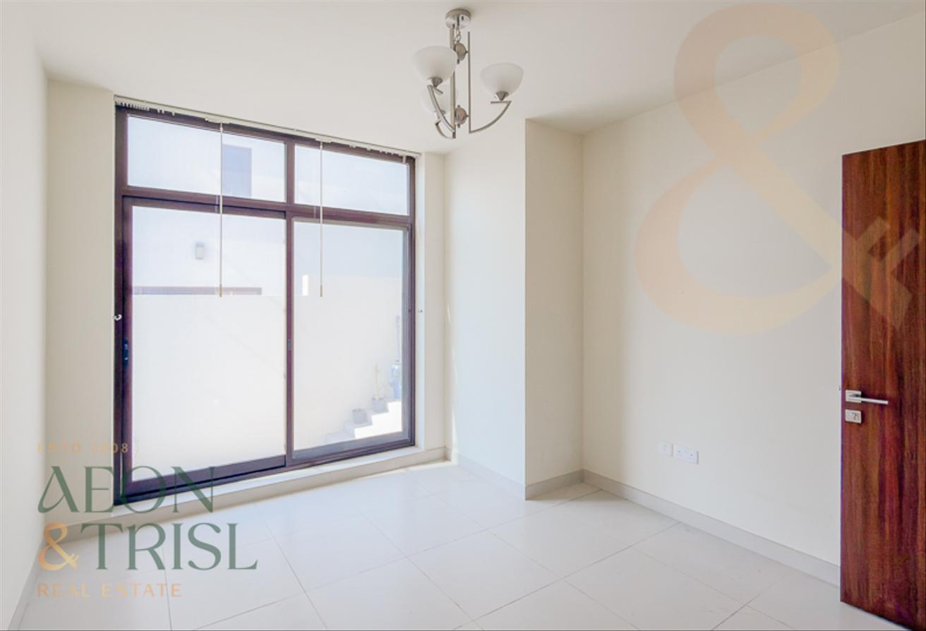 Semi-Furnished | Community View | Corner Unit photo 9