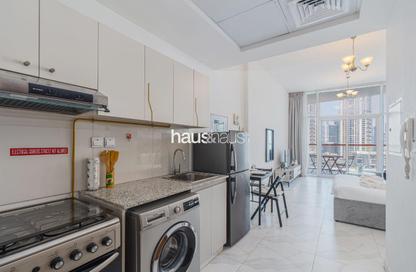Apartment - Studio - 1 Bathroom for rent in Millennium Binghatti Residences - Business Bay - Dubai