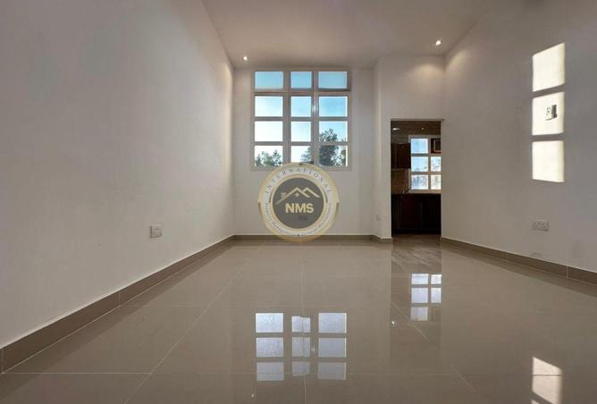 2OnfKIe59Y8 - Property Image 2