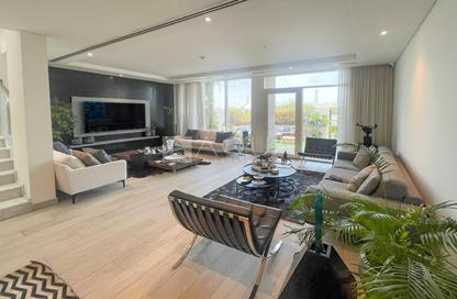 Villa - 4 Bedrooms - 5 Bathrooms for sale in District 8 - Royal Park - Jumeirah Park - Dubai