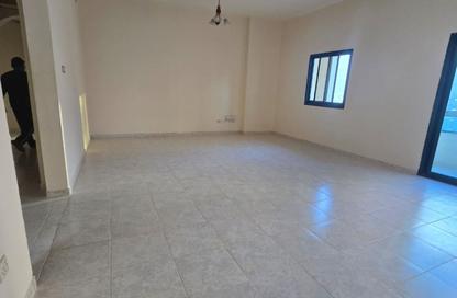 Apartment - 3 - 3 for rent in Thuraya Al Majaz Building - Al Majaz 3 - Al Majaz - Sharjah