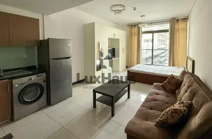 شقة - 1 حمام للايجار في كريستال مساكن - منطقة 11 - قرية جميرا الدائرية - دبي