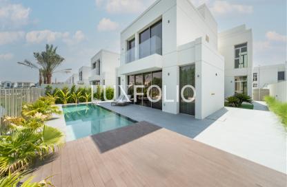 Villa - 4 - 5 for sale in Sunrise Living at Jumeirah Park - District 9 - Jumeirah Park - Dubai Villa - 4 - 5 for sale in Sunrise Living at Jumeirah Park - District 9 - Jumeirah Park - Dubai