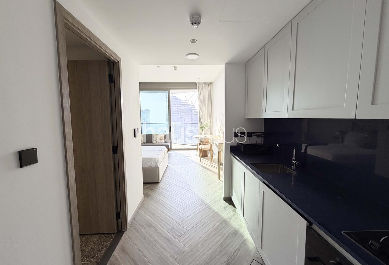 Burj Khalifa View | Furnished | Vacant photo 3