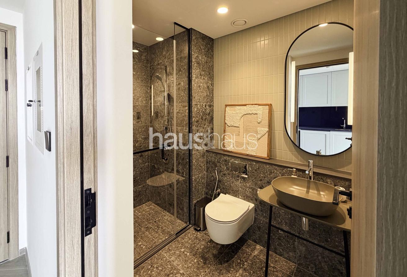 Burj Khalifa View | Furnished | Vacant photo 5