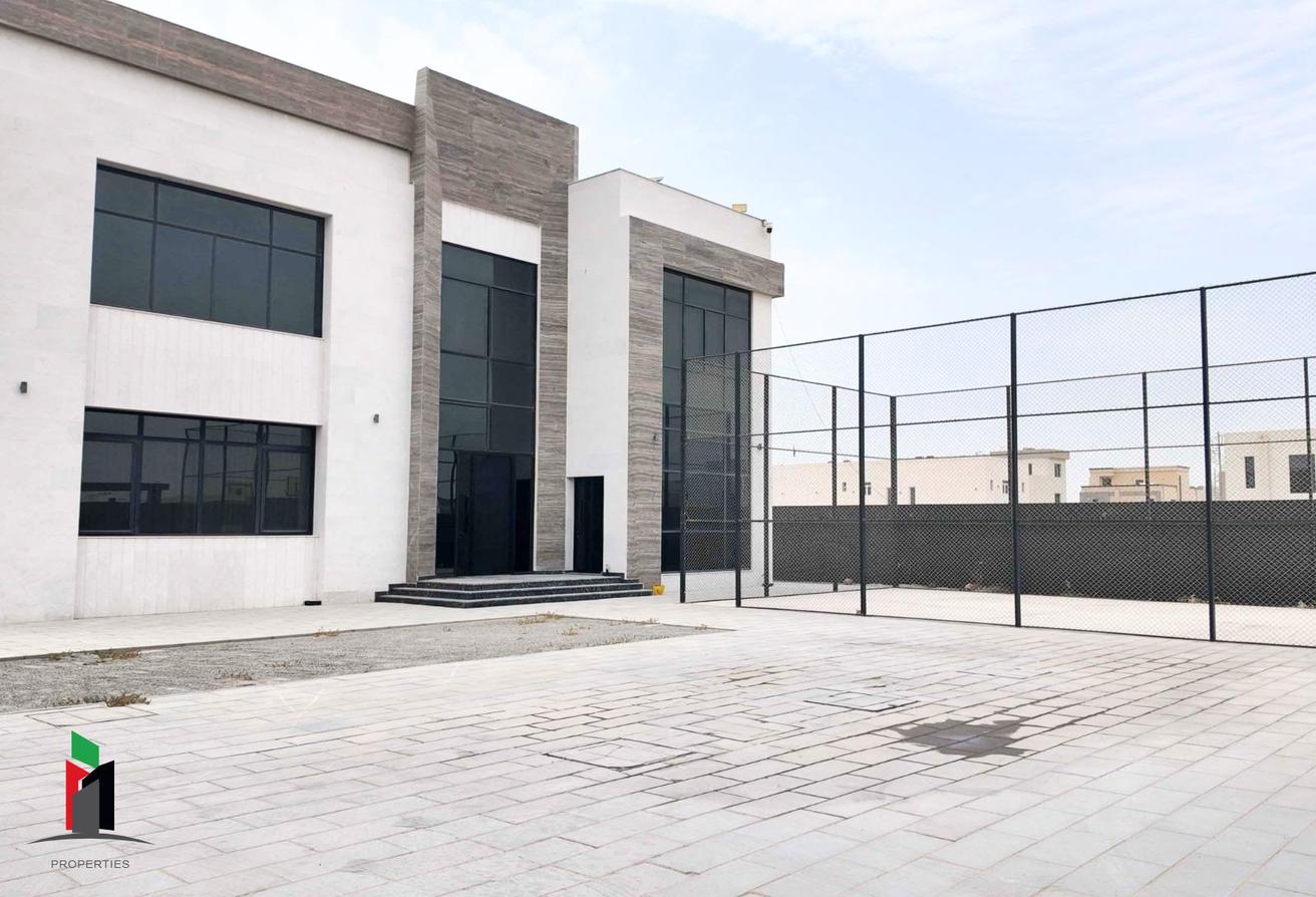 AMAZING VILLA 5BED +M | Al Aweer1|READY TO MOVE photo 5