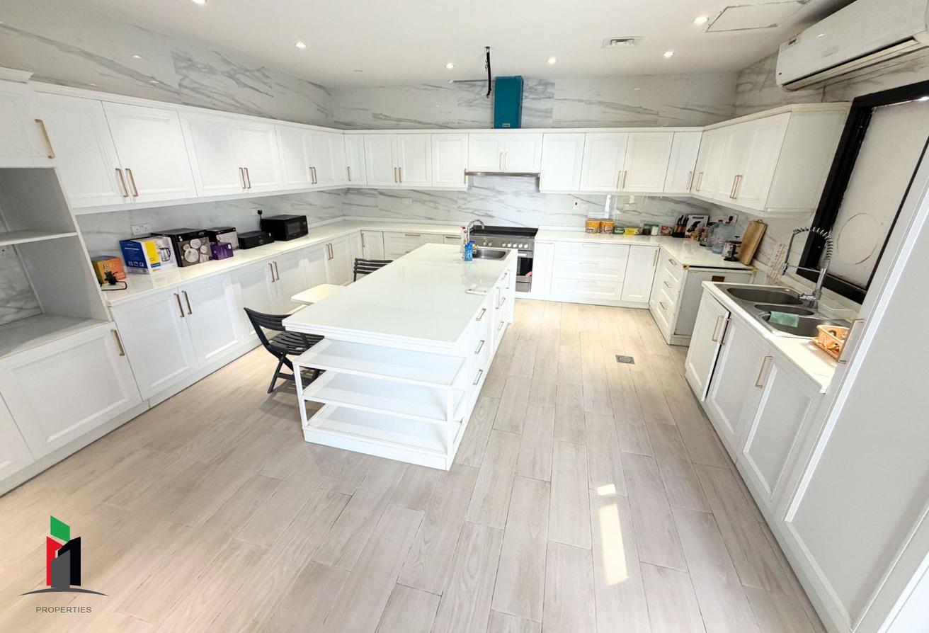 AMAZING VILLA 5BED +M | Al Aweer1|READY TO MOVE photo 18