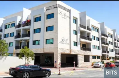 شقة - غرفة نوم - 2 حمامات للايجار في شقق لا ريفييرا - منطقة 15 - قرية جميرا الدائرية - دبي