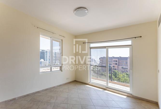 Closed Kitchen | Corner Unit | Vacant | Park View