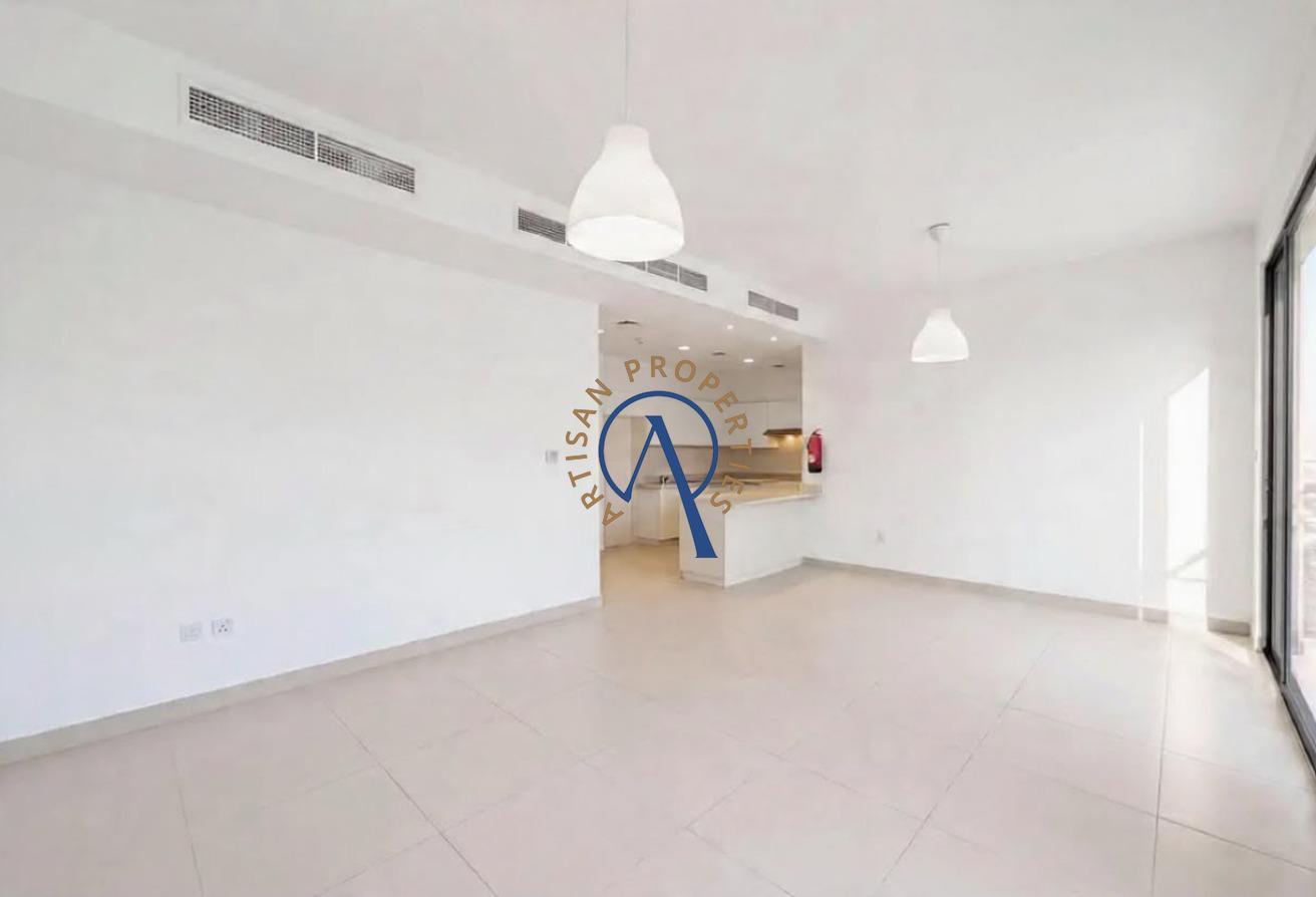 SPACIOUS 4 BEDROOM | VACANT | FACING PARK photo 3