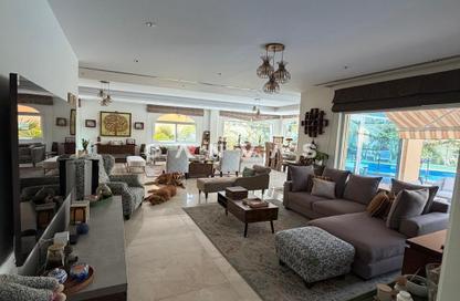 Villa - 5 Bedrooms - 6 Bathrooms for rent in District 2 - Jumeirah Park - Dubai