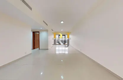 Apartment - 3 Bedrooms - 3 Bathrooms for rent in Golden Sands 9 - Mankhool - Bur Dubai - Dubai