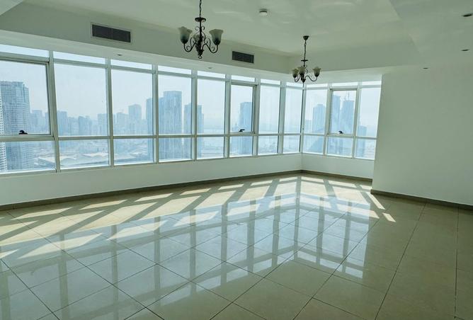 Sharjah, Al Khan: Apartment featuring 3 bedrooms,