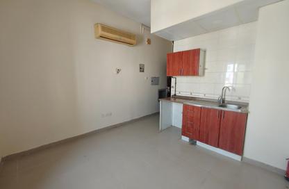 Apartment - Studio - 1 for rent in Fire Station Road - Muwaileh - Sharjah