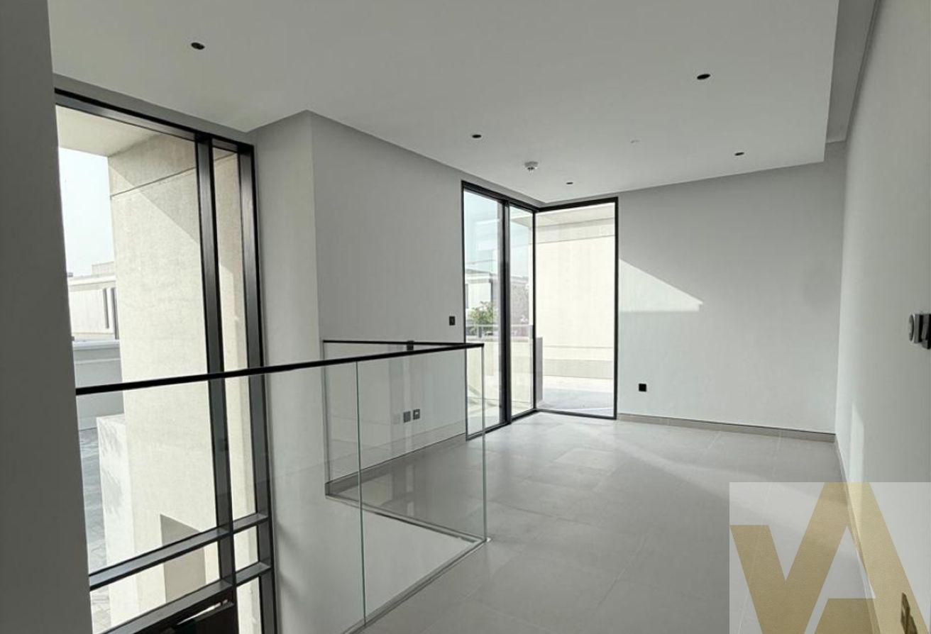 Ready to Move| Brand New| Huge Plot Closed Kitchen photo 8