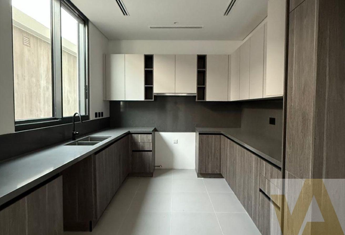 Ready to Move| Brand New| Huge Plot Closed Kitchen photo 5