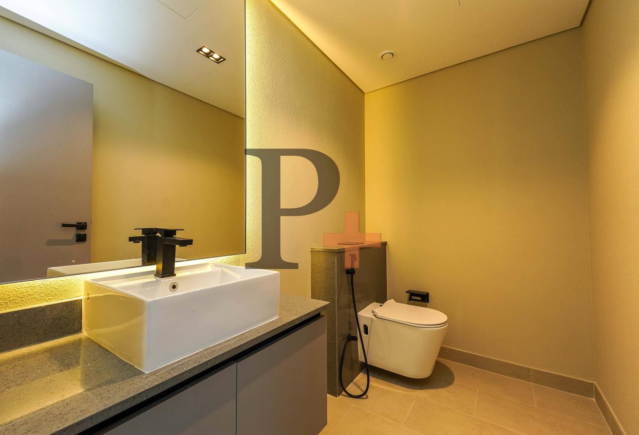 Fully Furnished | Multiple cheques |First Floor |Vacant photo 6