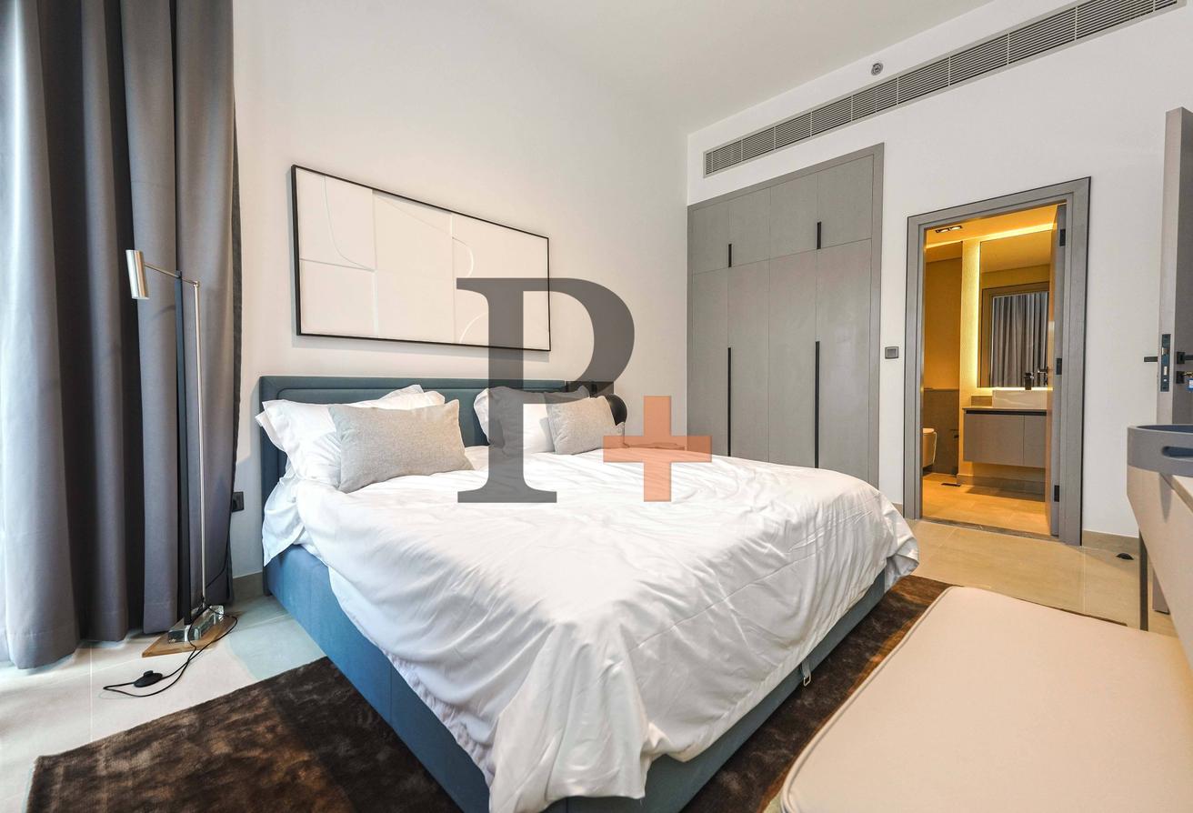 Fully Furnished | Multiple cheques |First Floor |Vacant photo 5